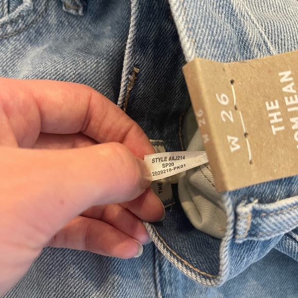 NWT Madewell Distressed Straight Leg Mom Jeans - Picture 7 of 8